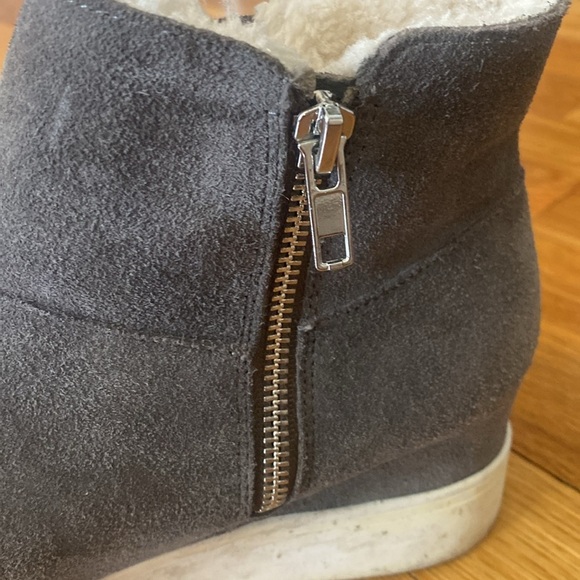 Steve Madden Women’s Fur Lined Slip On Wedge Sneakers Size 7 - Picture 5 of 9